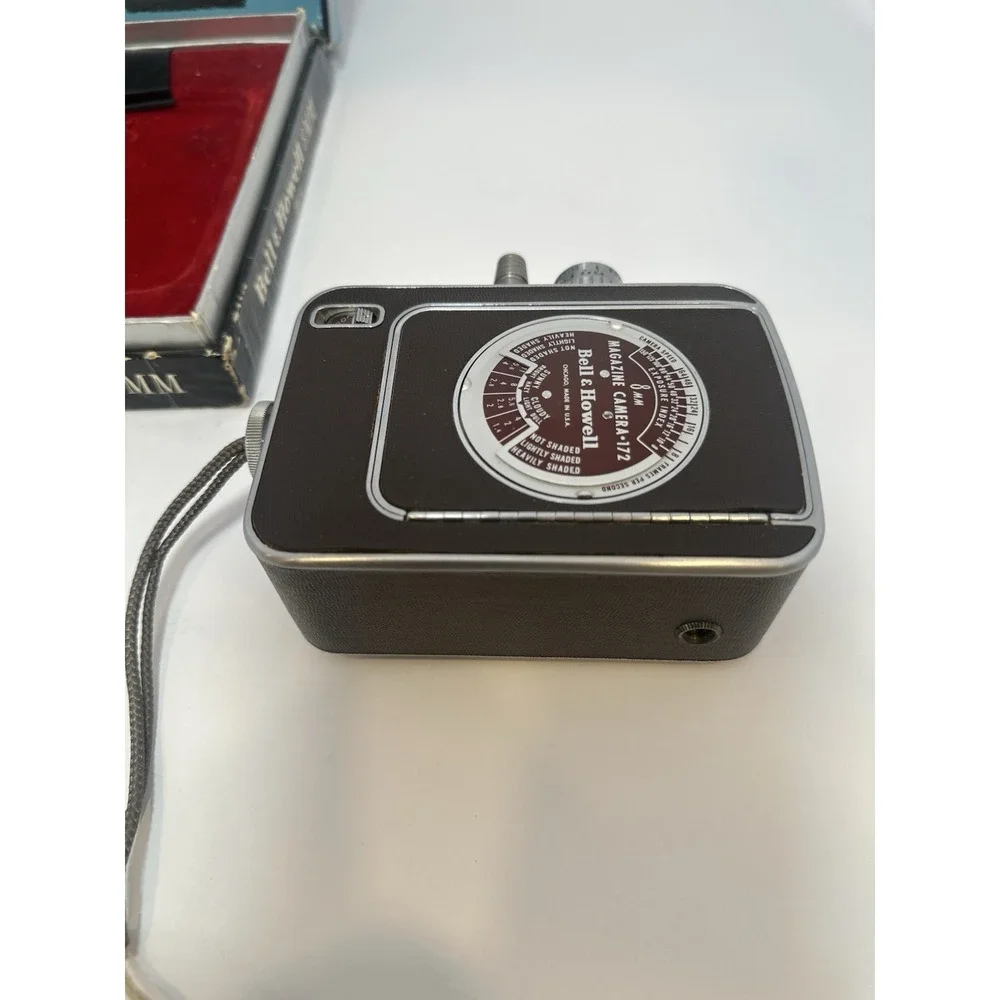 Bell & Howell 172 Non Reflex Standard 8mm Movie Camera Brown turns on and runs